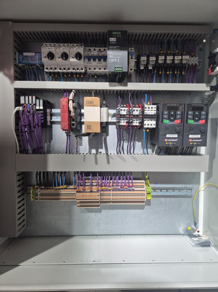 Armoire électrique câblée