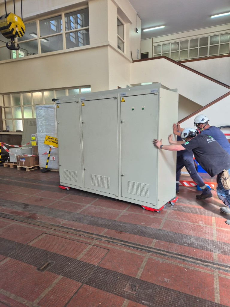 Manutention d’une armoire électrique