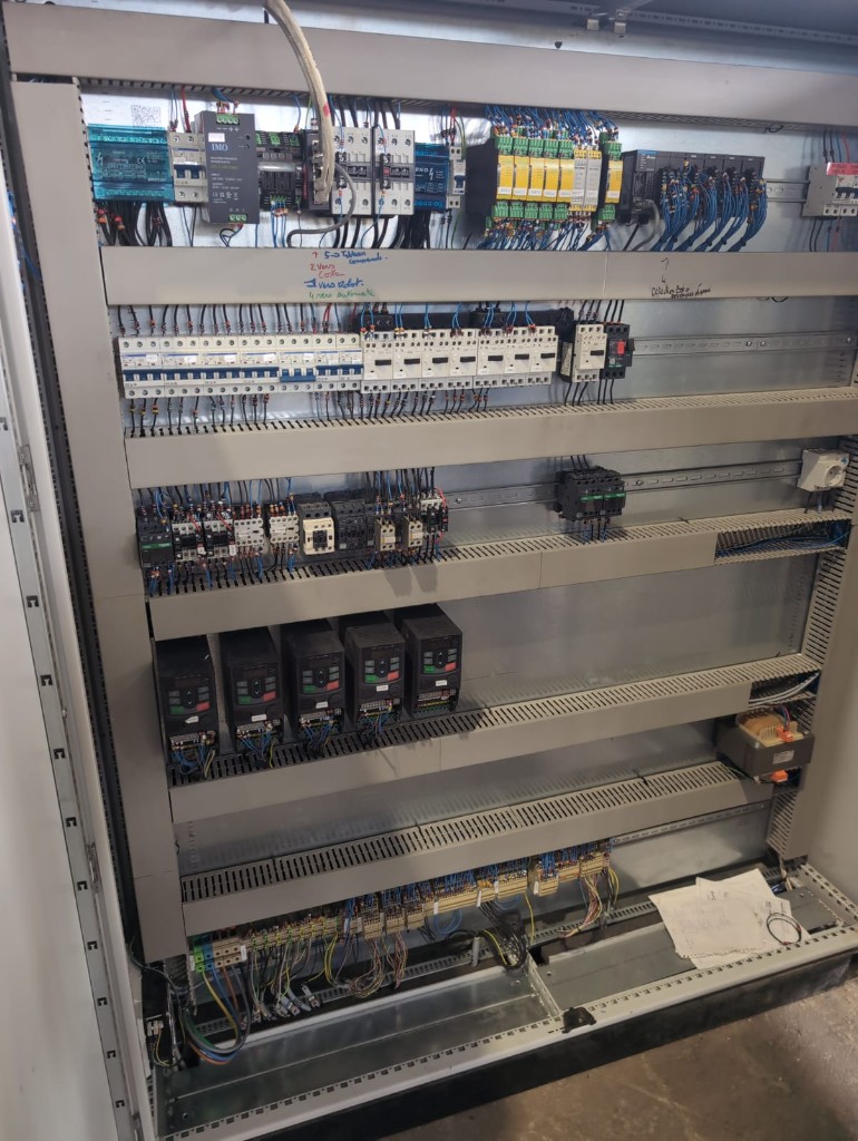 Armoire électrique câblée